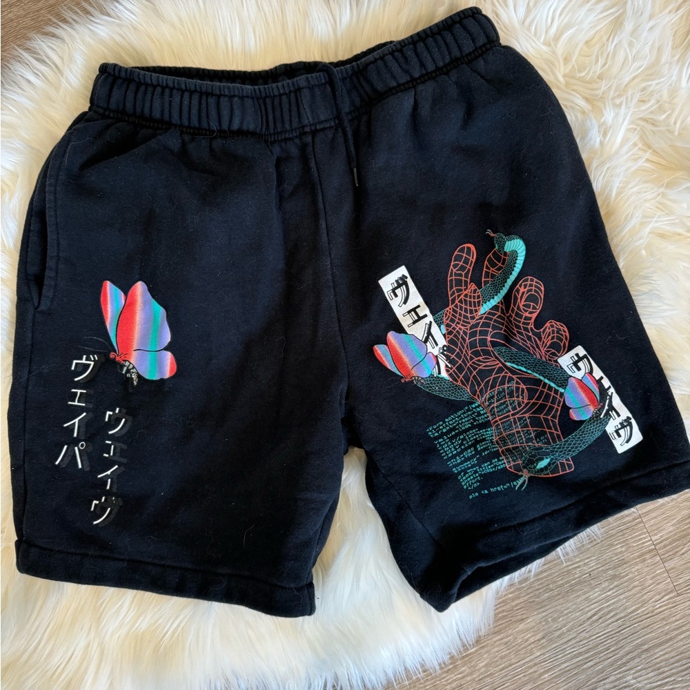 Shorts with snake and butterfly